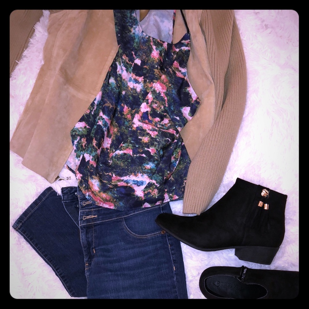 Multi color tank